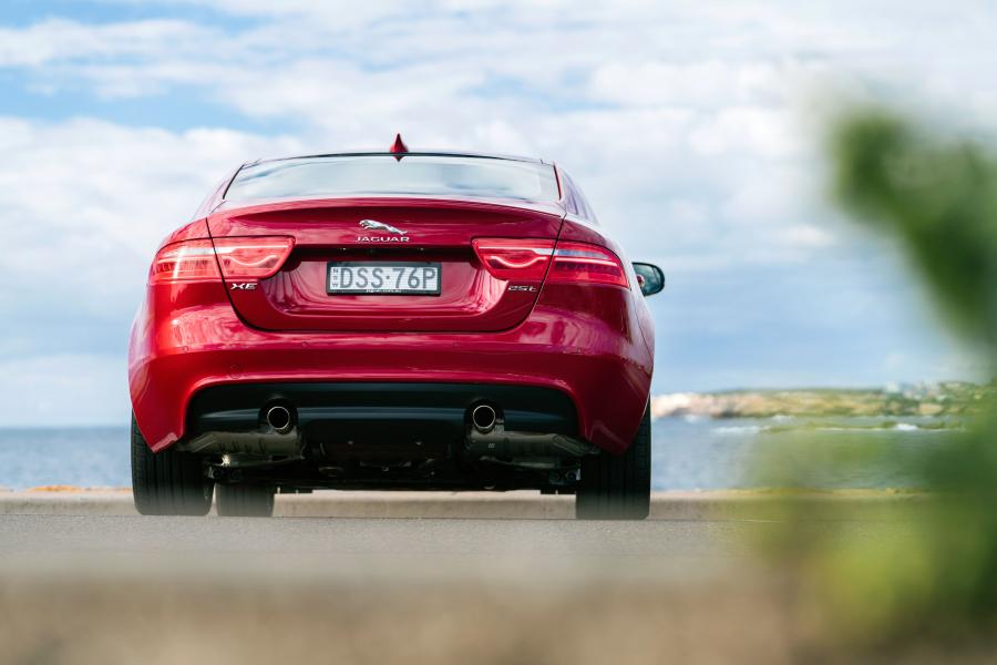  Jaguar XE 25t R-Sport 2015 года  (AU) (фото 30 из 40)